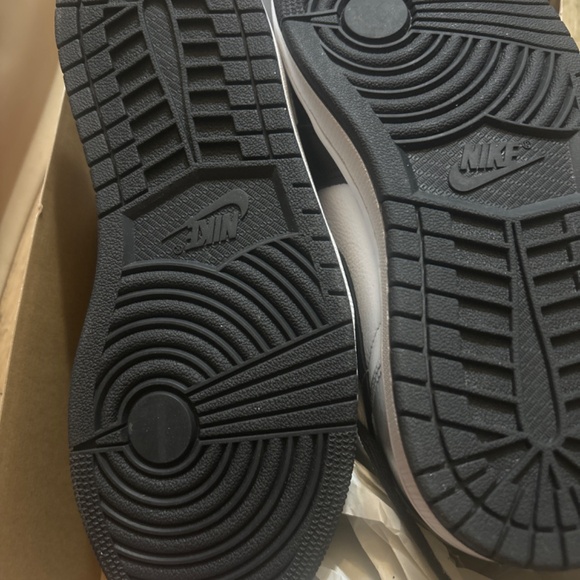 Retro - Picture 2 of 2